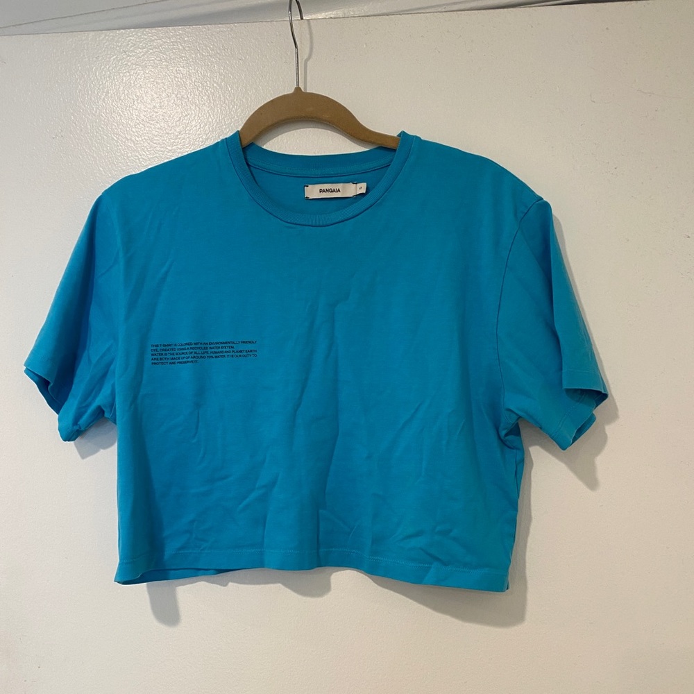 PANGAIA turquoise cropped tee